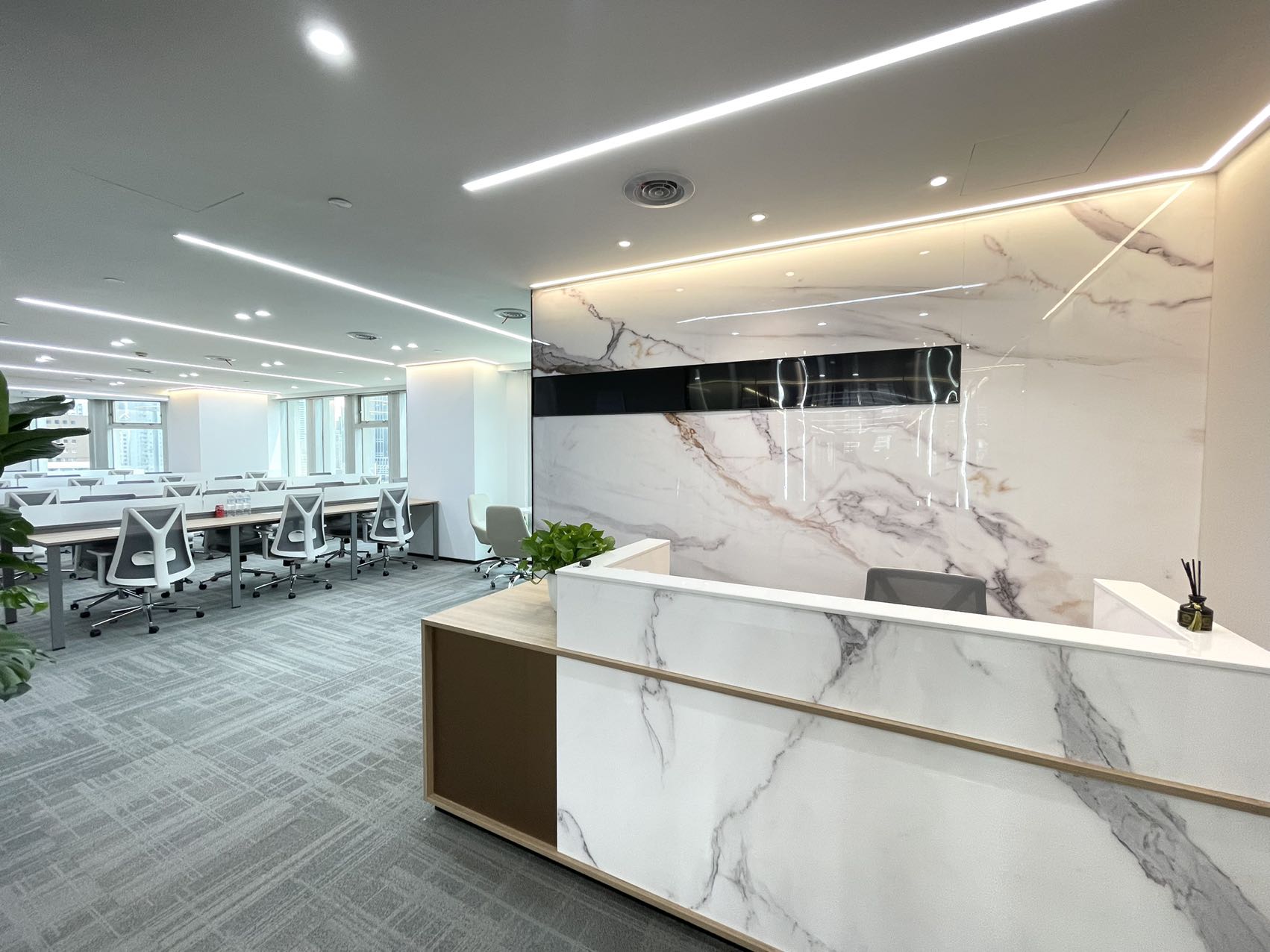 上海招商局广场出租302平精装修带家具的办公室